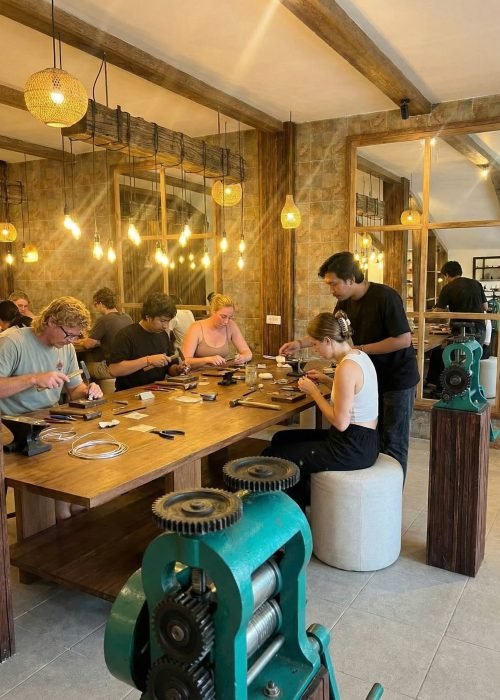 guest crafting ring at silver jewelry class canggu